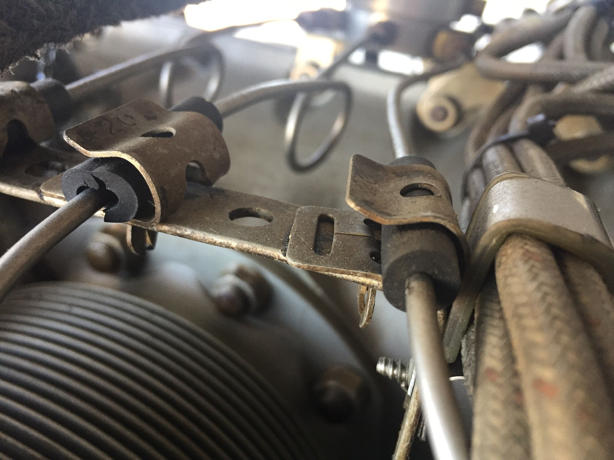 Rubber grommets to IO470 Metal fuel lines