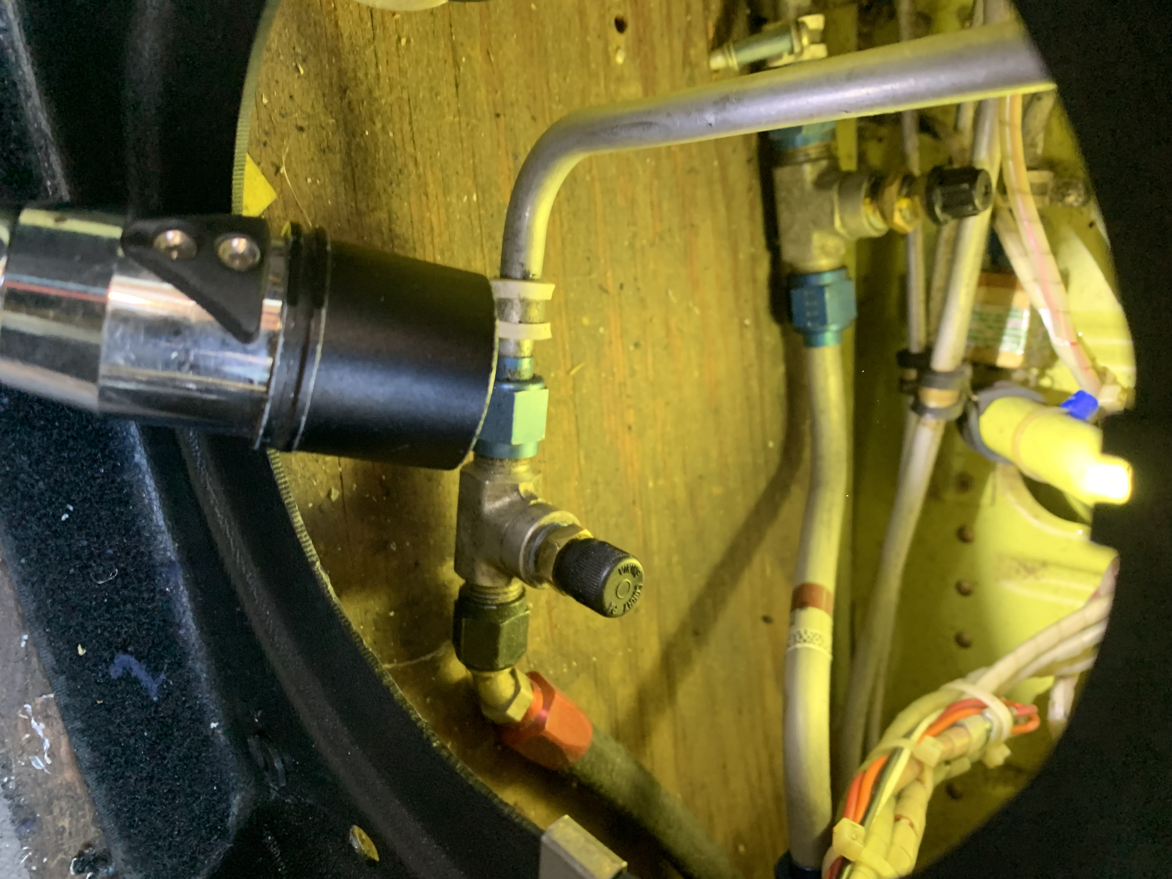 Air conditioning service port